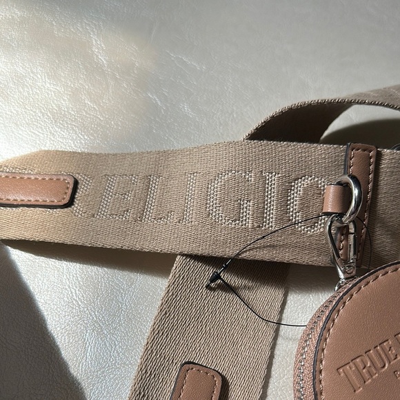 True Religion White and Tan Quilted Crossbody Bag with Gold Clasp - Picture 5 of 16
